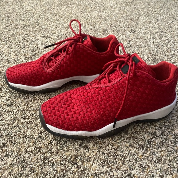 Jordan Future Low - gym red - youth 6.5 (8 in women’s) - Picture 5 of 7